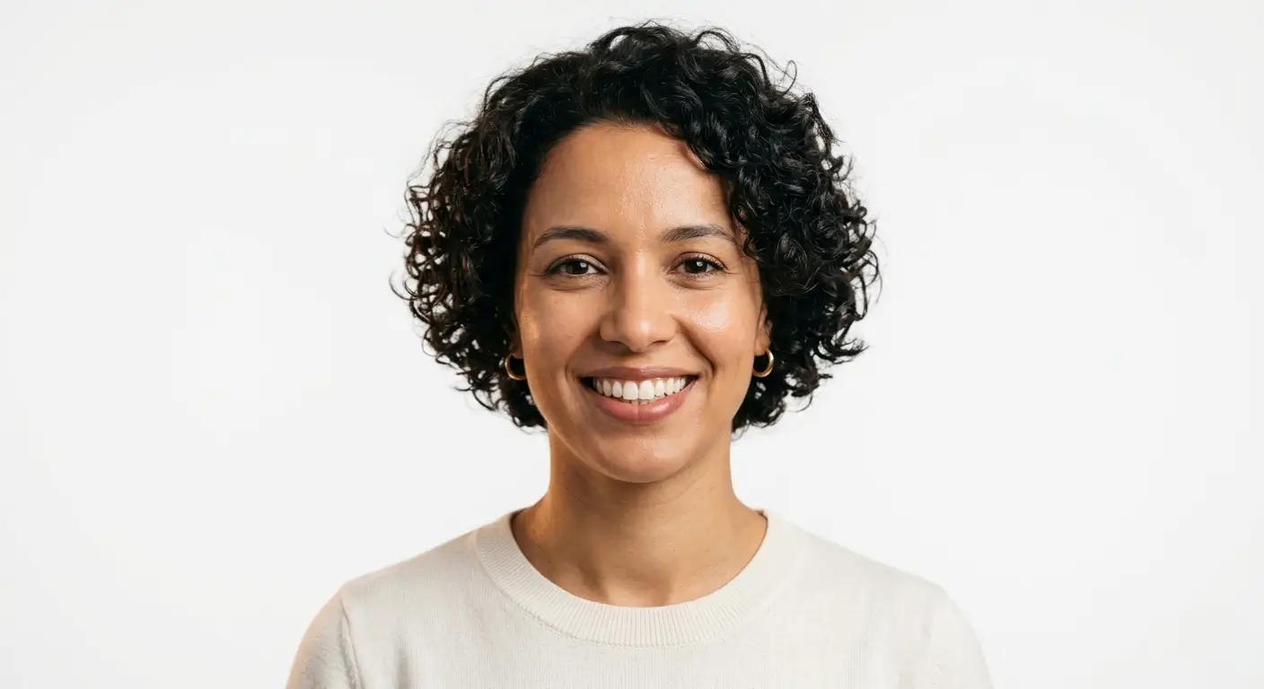 Patiente souriante au Cabinet Dentaire Dr Omar Senhaji, Casablanca